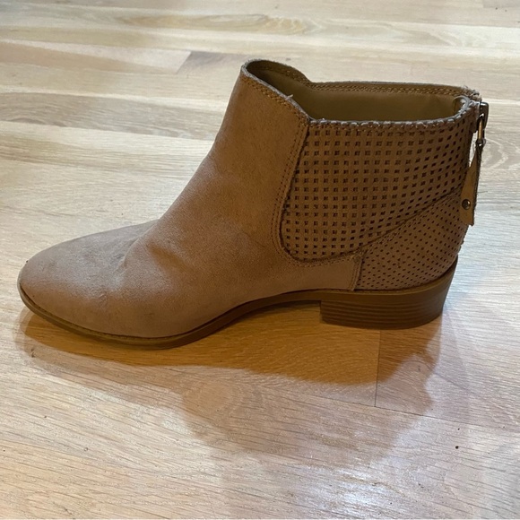 DV by Dolce Vita Women 7.5 Tan Ankle Booties - Picture 5 of 11